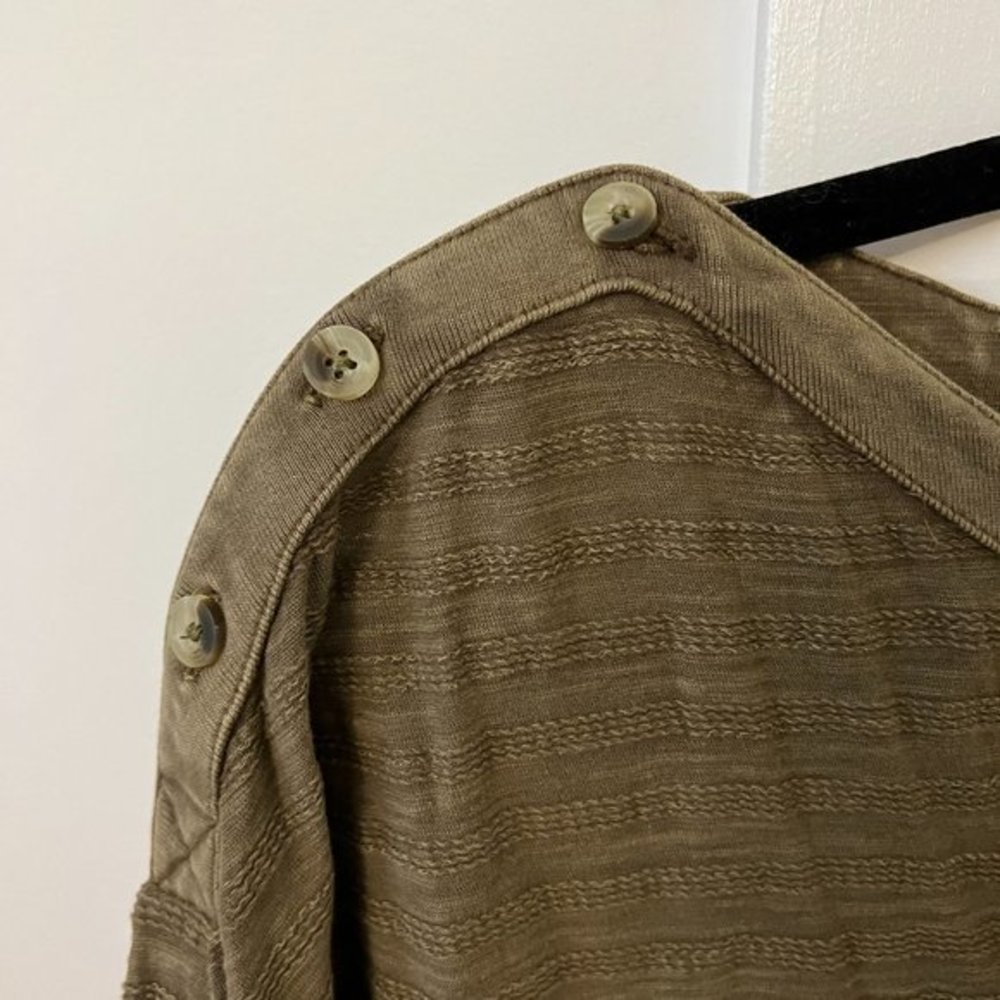 Anthropologie Delilah Pullover olive green long sleeve with button detailing - Picture 3 of 5
